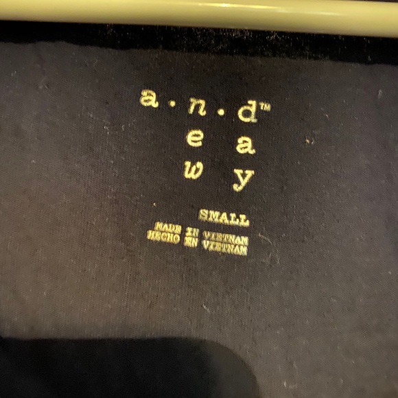 A new day basic tee - Picture 2 of 2